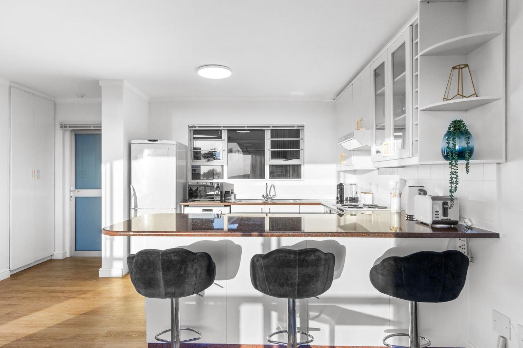 Searenity Views By Host Agents Apartment