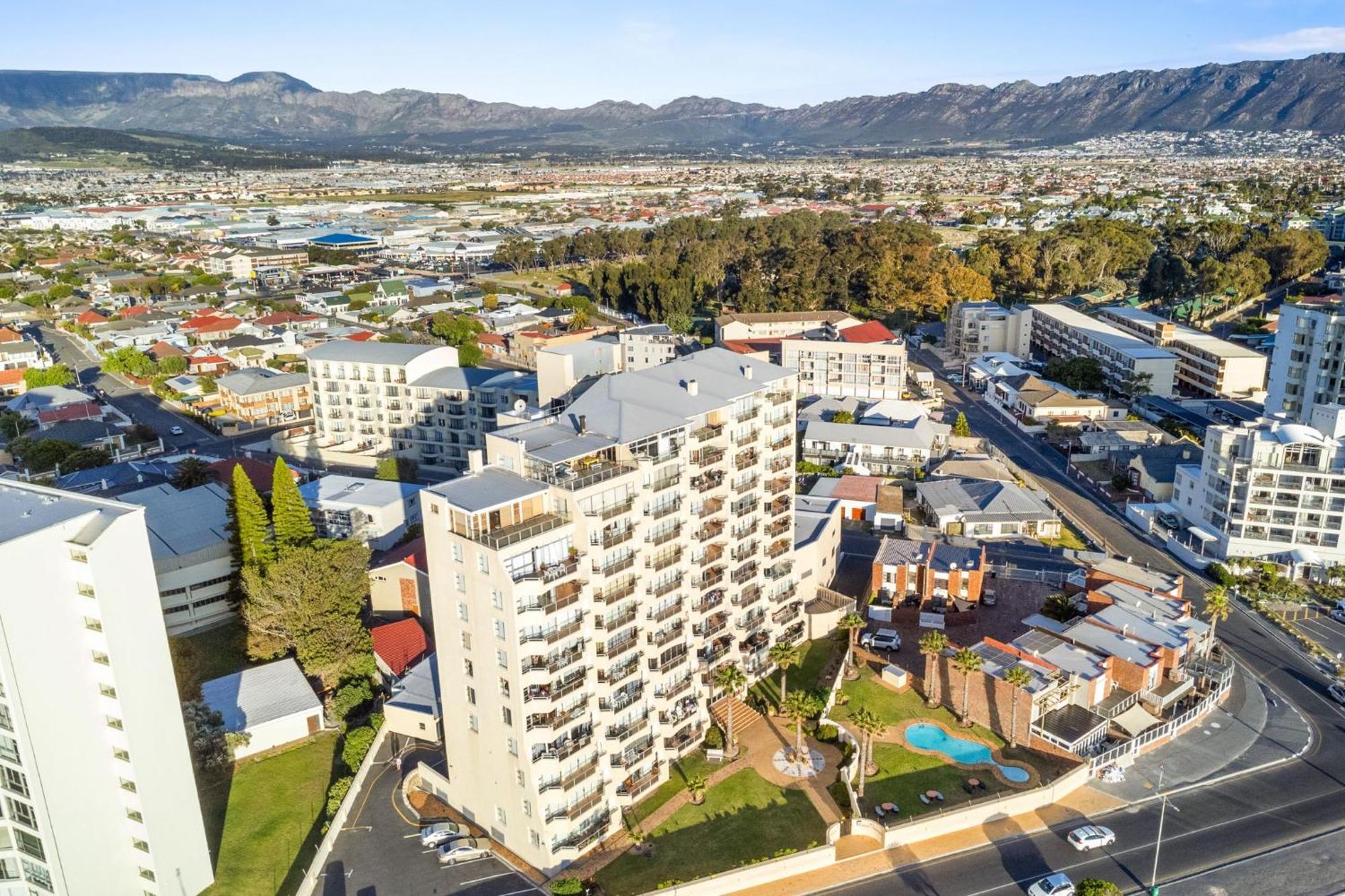Searenity Views By Host Agents Apartment