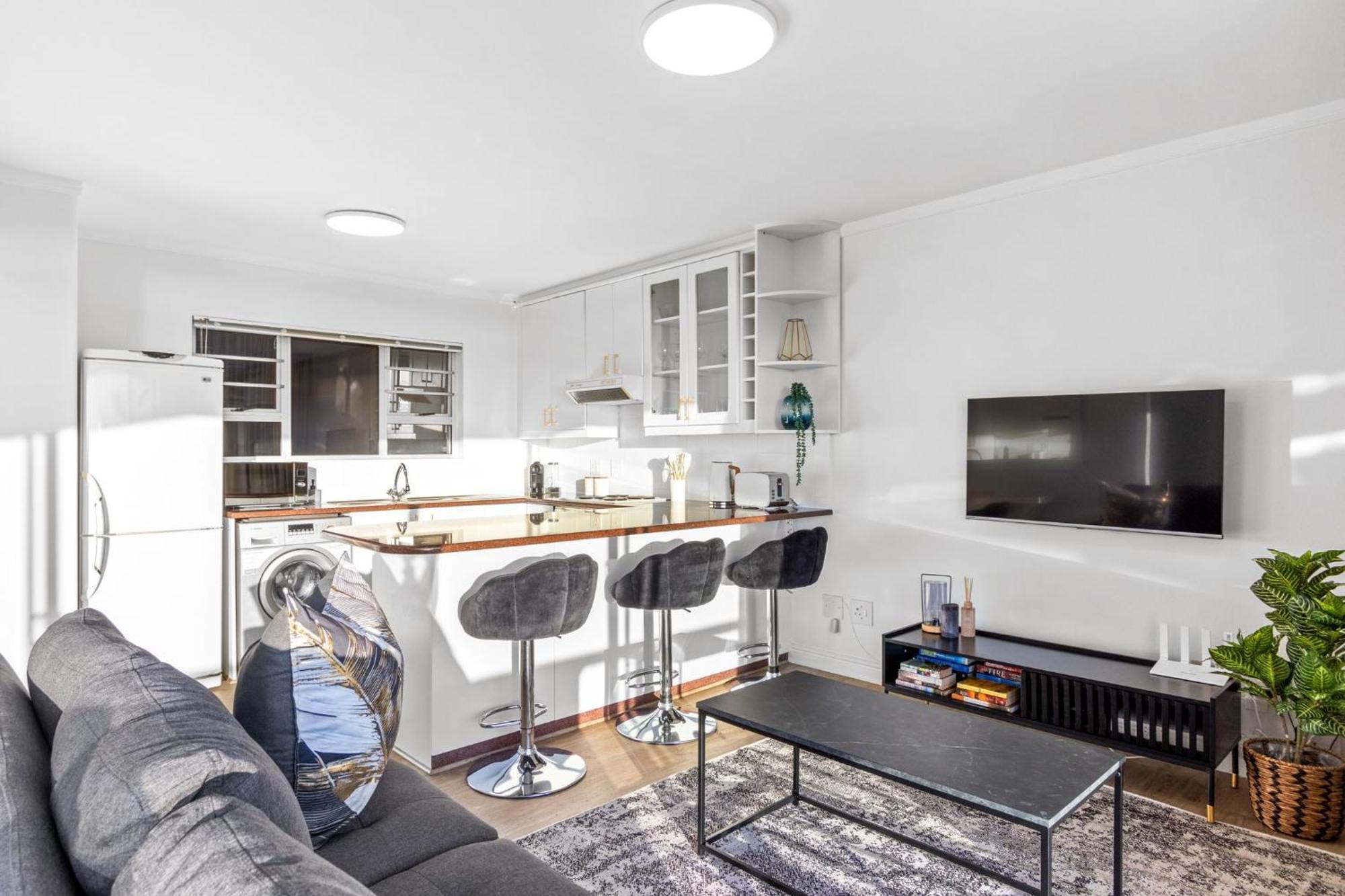 Apartment Searenity Views By Host Agents *